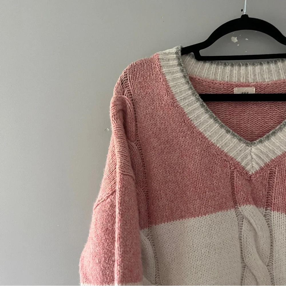 O and O Oversized Colorblock V-Neck Sweater Pink Gray Cream Womens Size Large L